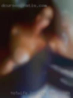Hotwife looking for fun on likes dogging the side.